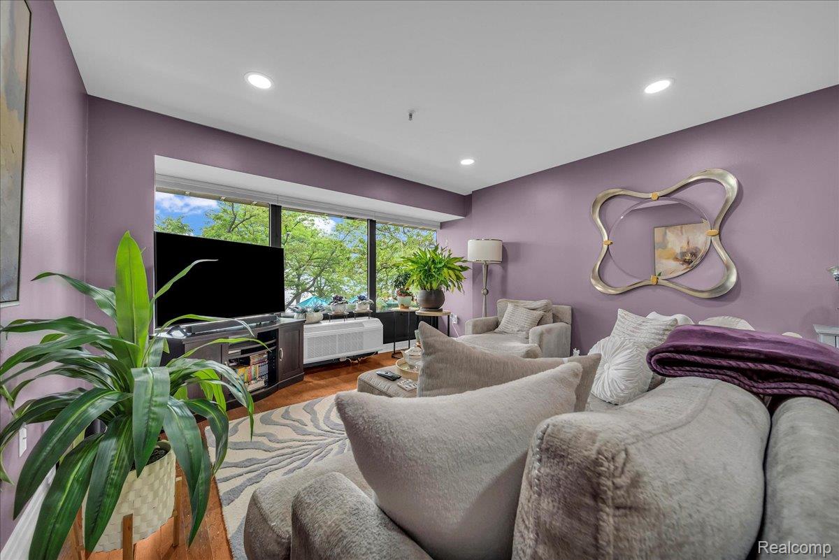 Detroit City, Michigan 48226, United States, 2 Bedrooms Bedrooms, ,2 BathroomsBathrooms,Residential,Active,147989