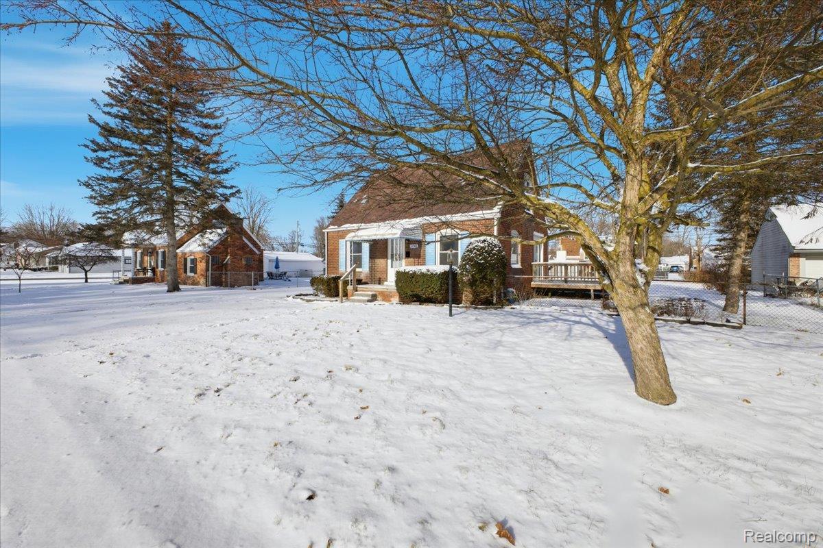 31966 Rosslyn Avenue