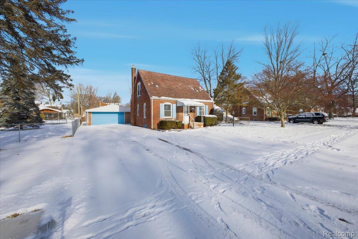 31966 Rosslyn Avenue