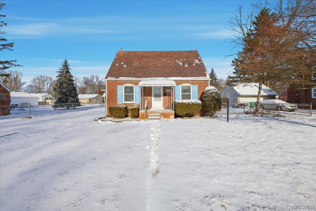 31966 Rosslyn Avenue