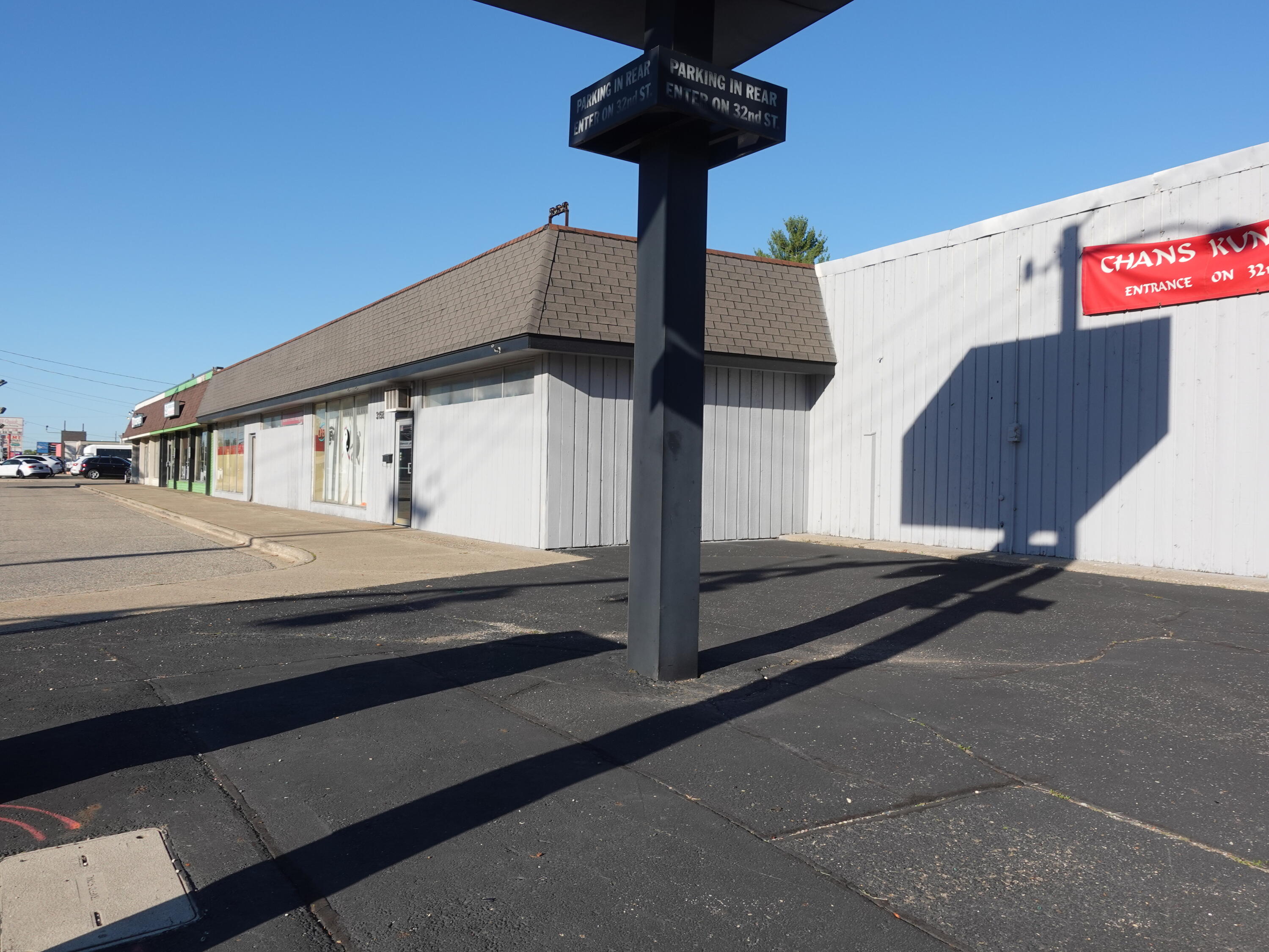 3158 S Division Avenue