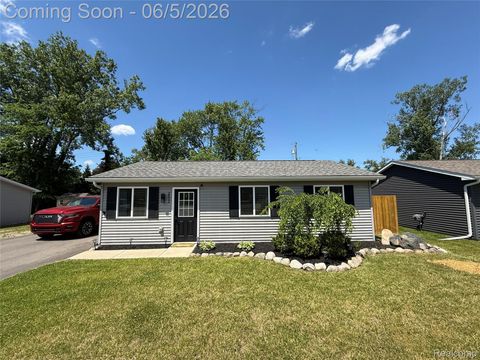 Photo of 2602 Pontiac Lake Road, Waterford Charter Township, MI 48328 (MLS # 20261033942)