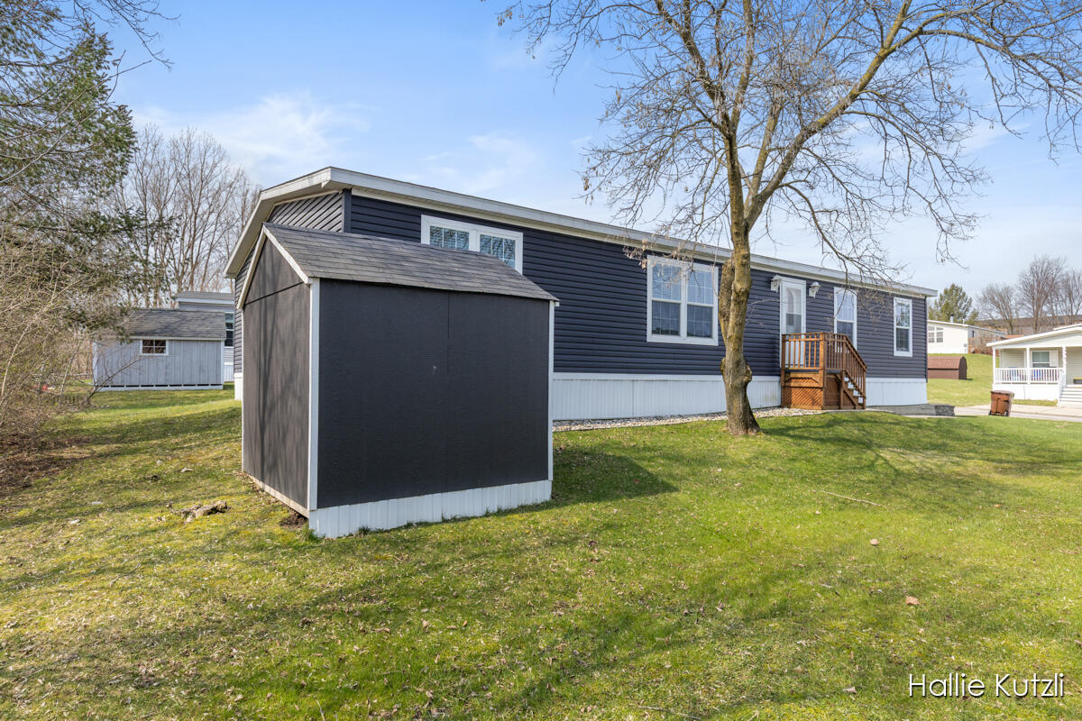 1418 Red Oak Lane NE