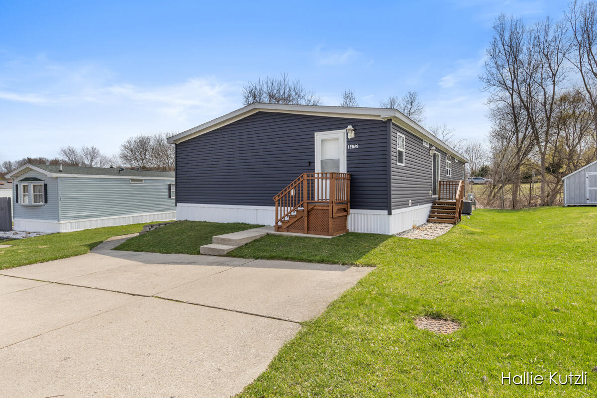 1418 Red Oak Lane NE