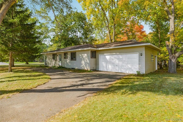 2860 AIRPORT RD, WATERFORD, MI 48329 - Image 6a4eea36bf20693bf1b85e6438e932a3/294148455