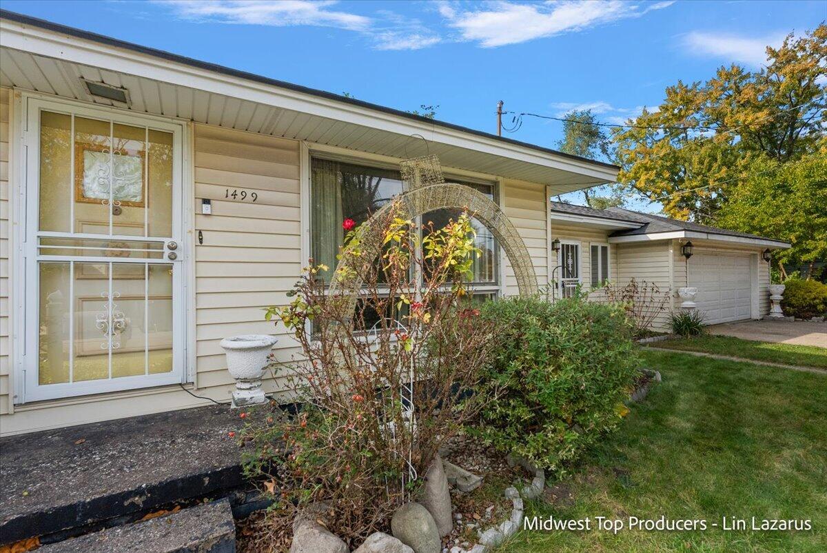 1499 Roberts Street
