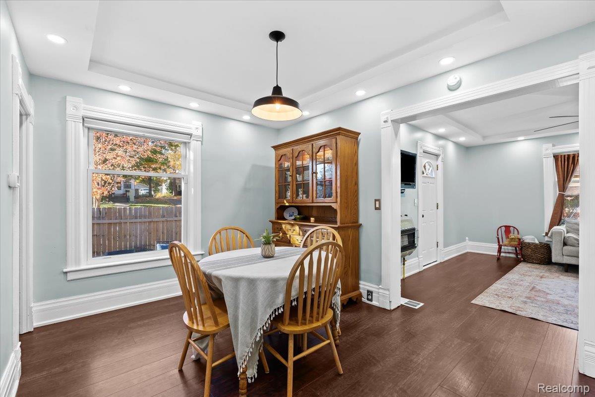 221 S Barnard Street