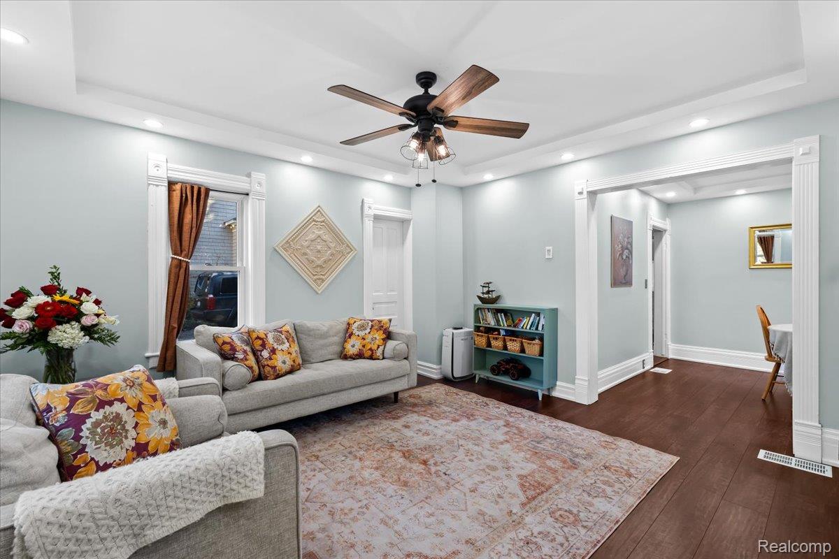 221 S Barnard Street