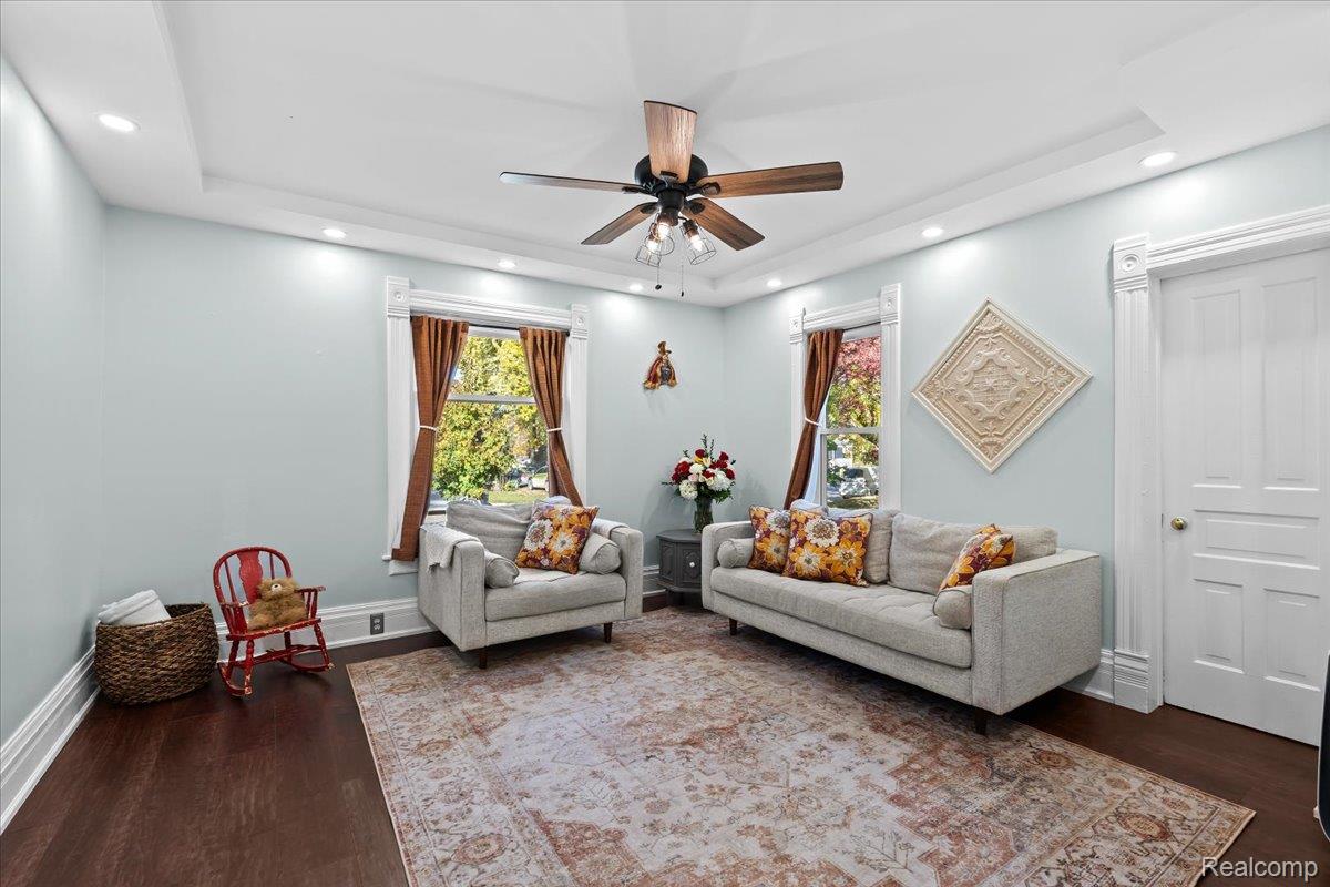 221 S Barnard Street