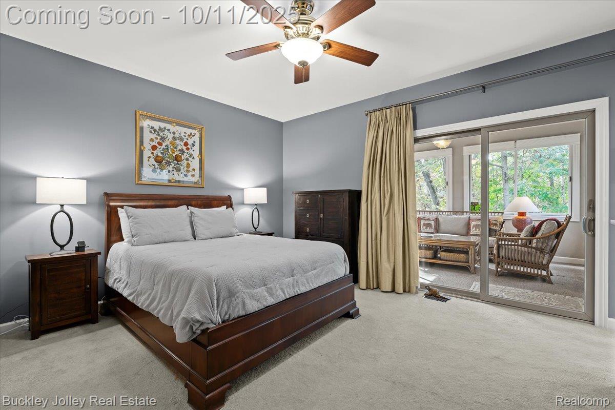 9430 Sheltering Oaks Drive