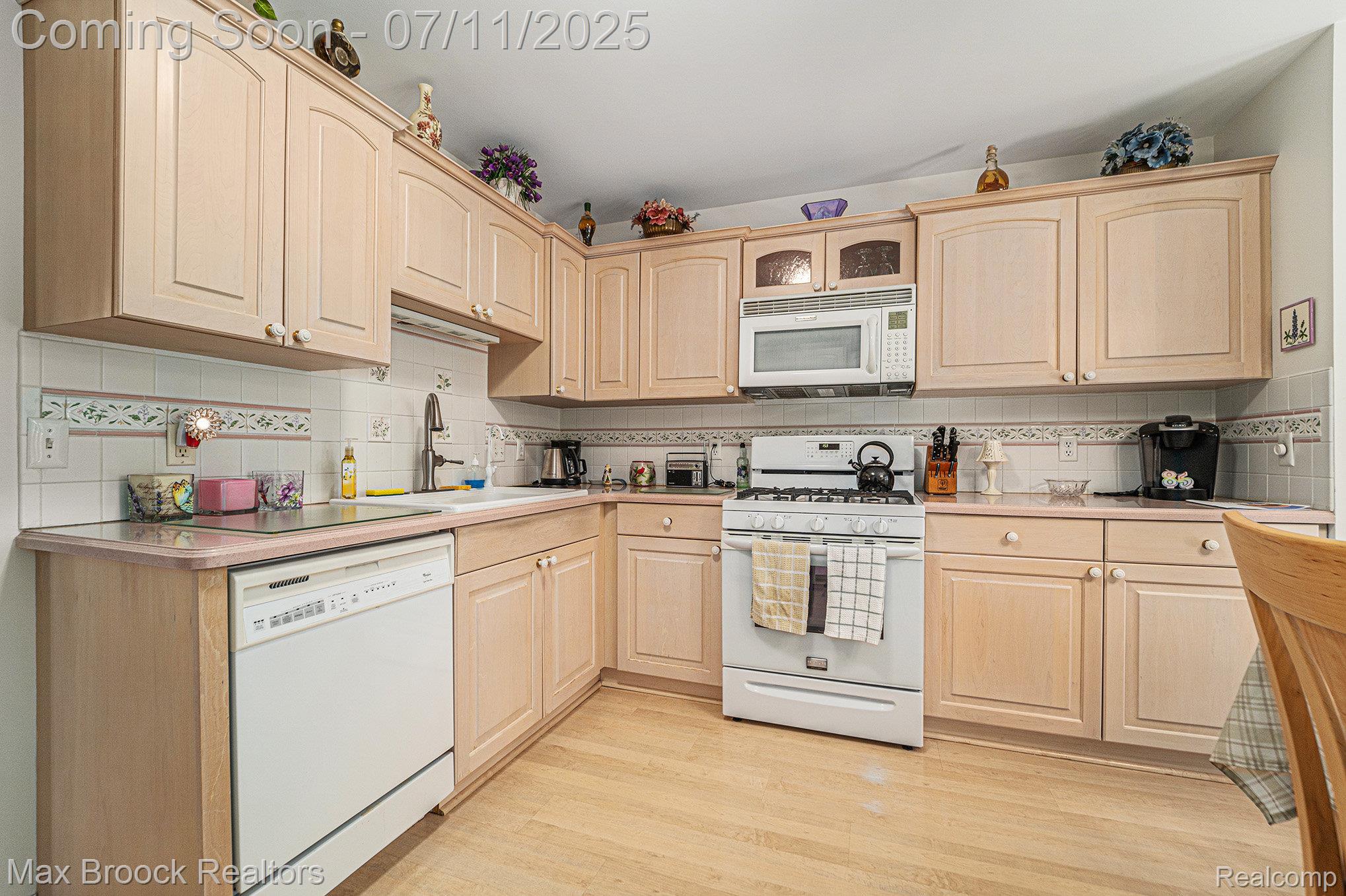 648 Shady Maple Shady Maple Drive 16