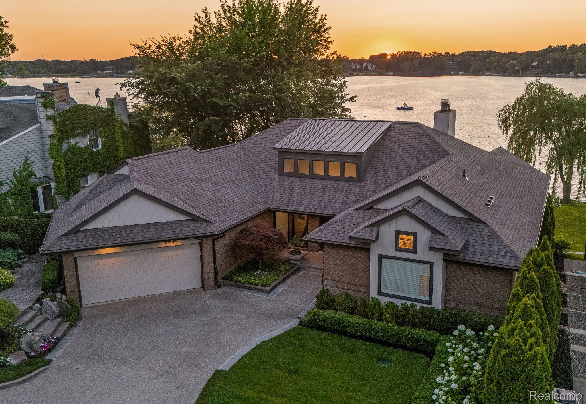 5460 Putnam Drive