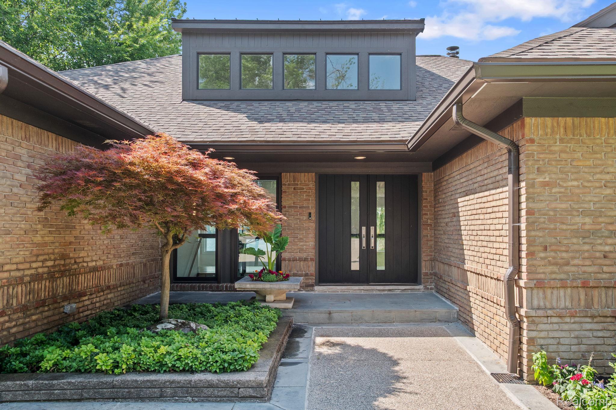 5460 Putnam Drive