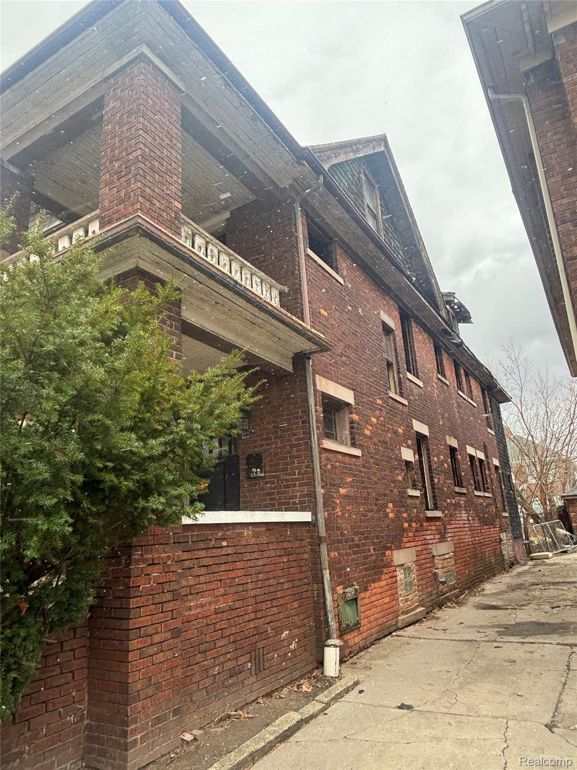 2255 Clairmount Street