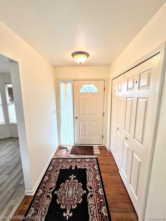 5191 SANDALWOOD Circle
