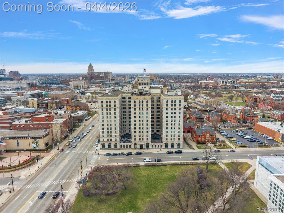 15 E Kirby Street 429