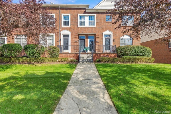 43131 STRAND DR, STERLING HEIGHTS, MI 48313 - Image 6ab2a9be5f4d6035f4a20bcf2d7c5c36/1780577376