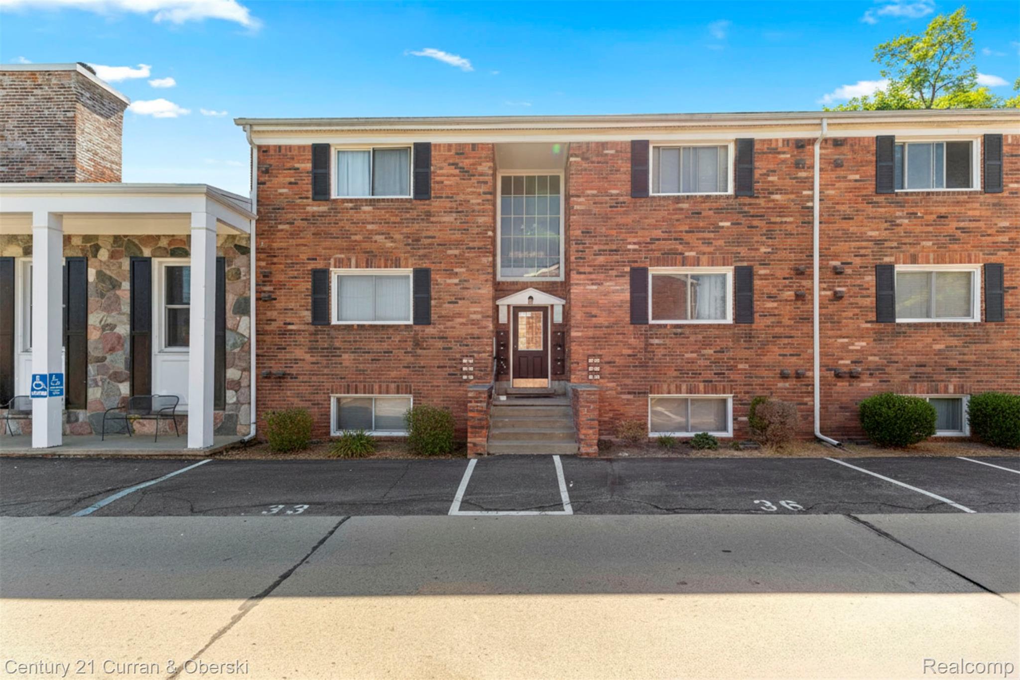 31831 Grand River Avenue 33