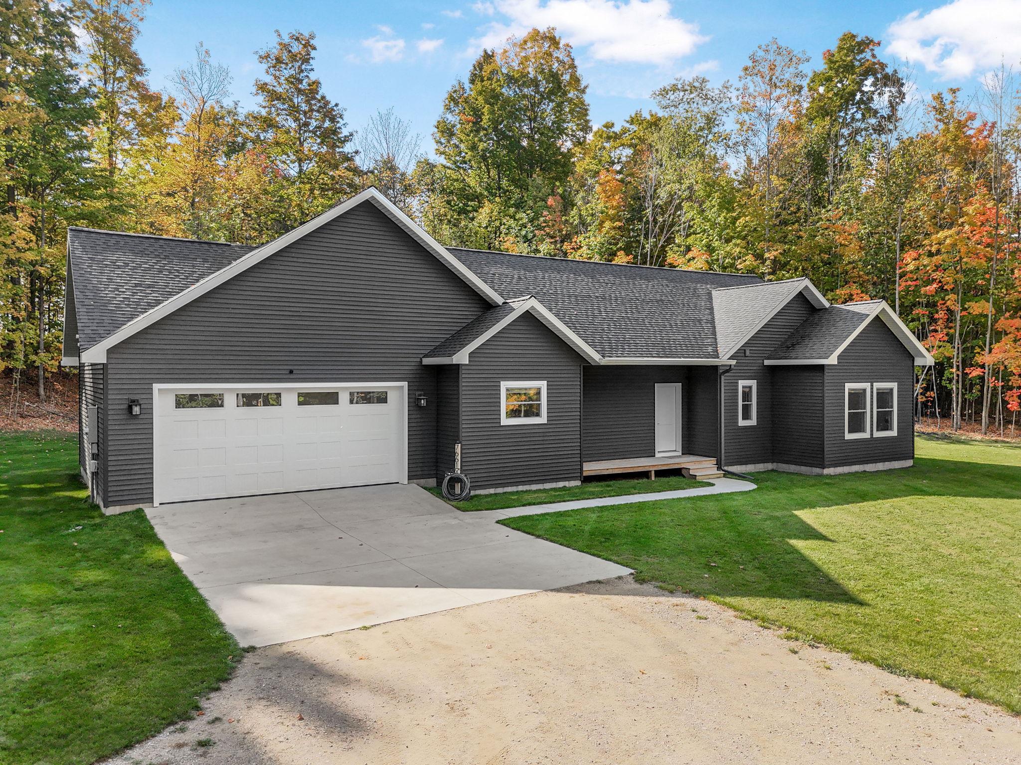 7661 Switchback Trail