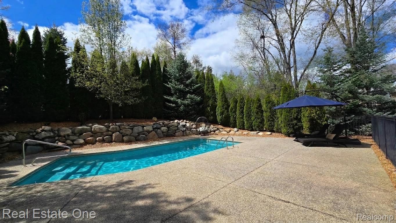 960 Hill Hollow Lane