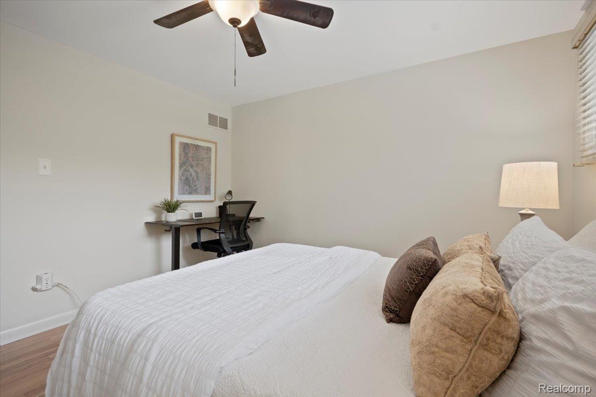 Farmington Hills City, Michigan 48334, United States, 4 Bedrooms Bedrooms, ,3 BathroomsBathrooms,Residential,Pending,139892