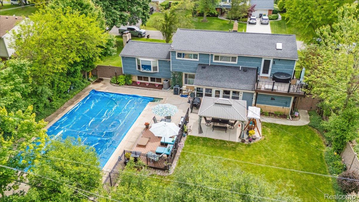 Farmington Hills City, Michigan 48334, United States, 4 Bedrooms Bedrooms, ,3 BathroomsBathrooms,Residential,Pending,139892