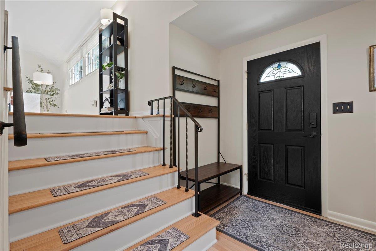 Farmington Hills City, Michigan 48334, United States, 4 Bedrooms Bedrooms, ,3 BathroomsBathrooms,Residential,Pending,139892