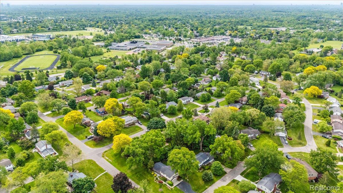 Farmington Hills City, Michigan 48334, United States, 4 Bedrooms Bedrooms, ,3 BathroomsBathrooms,Residential,Pending,139892