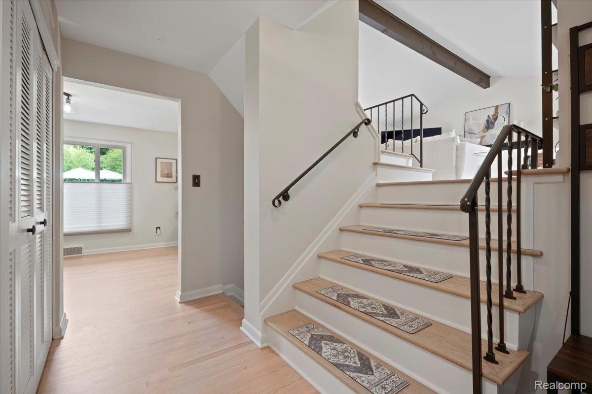 Farmington Hills City, Michigan 48334, United States, 4 Bedrooms Bedrooms, ,3 BathroomsBathrooms,Residential,Pending,139892