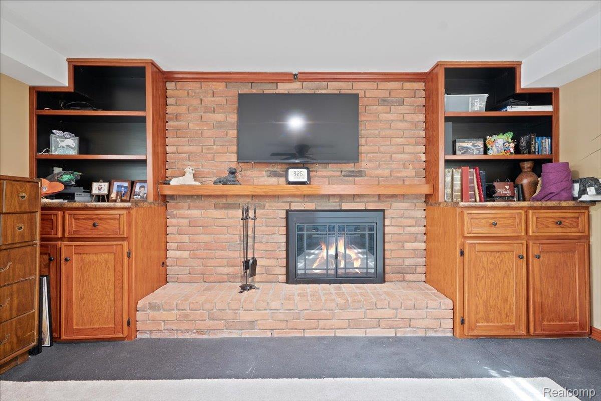 Farmington Hills City, Michigan 48334, United States, 4 Bedrooms Bedrooms, ,3 BathroomsBathrooms,Residential,Pending,139892