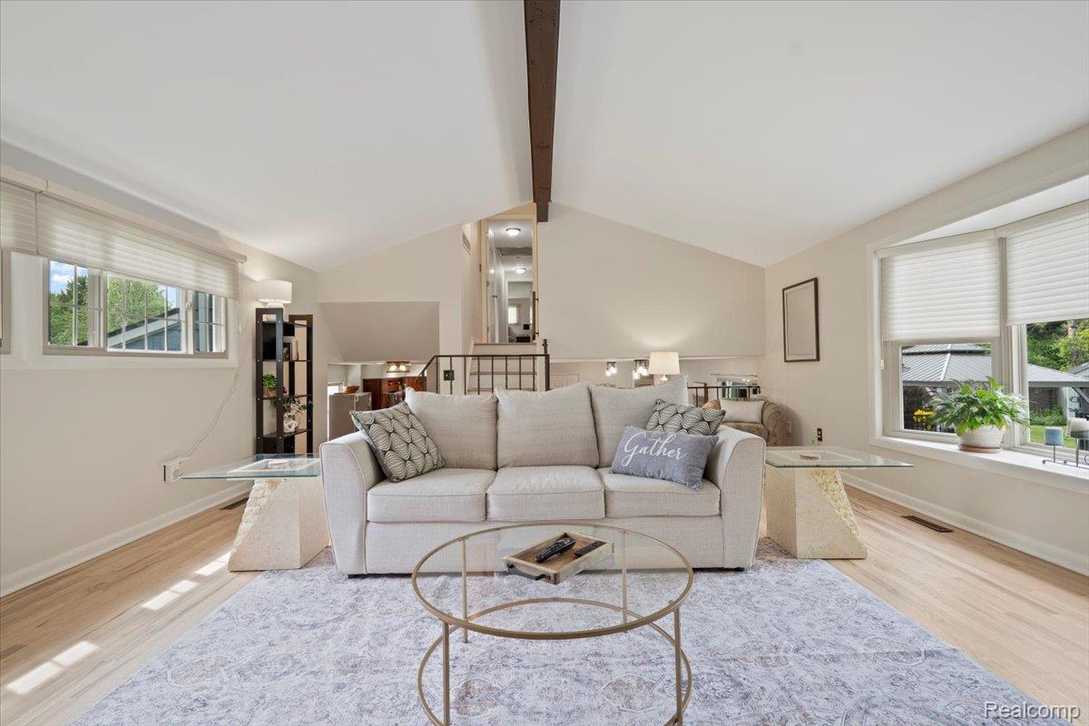 Farmington Hills City, Michigan 48334, United States, 4 Bedrooms Bedrooms, ,3 BathroomsBathrooms,Residential,Pending,139892