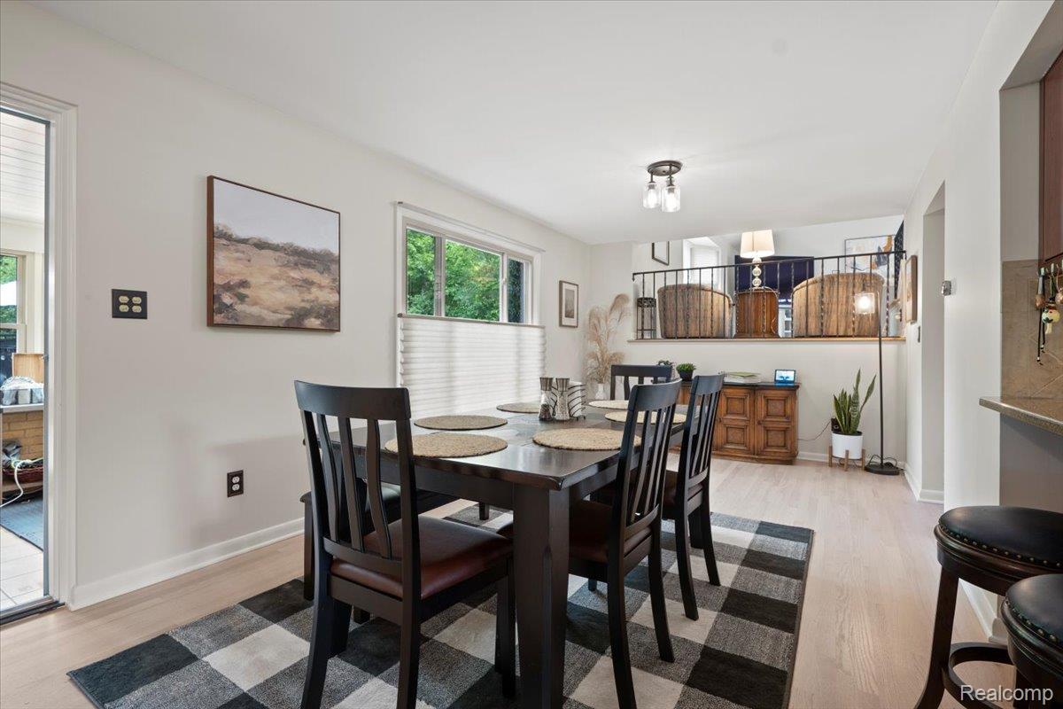 Farmington Hills City, Michigan 48334, United States, 4 Bedrooms Bedrooms, ,3 BathroomsBathrooms,Residential,Pending,139892