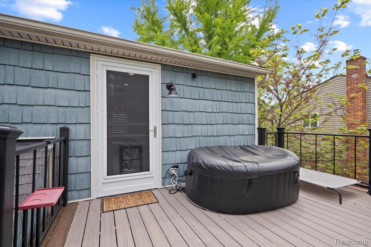 Farmington Hills City, Michigan 48334, United States, 4 Bedrooms Bedrooms, ,3 BathroomsBathrooms,Residential,Pending,139892