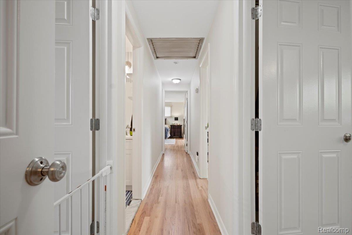 Farmington Hills City, Michigan 48334, United States, 4 Bedrooms Bedrooms, ,3 BathroomsBathrooms,Residential,Pending,139892