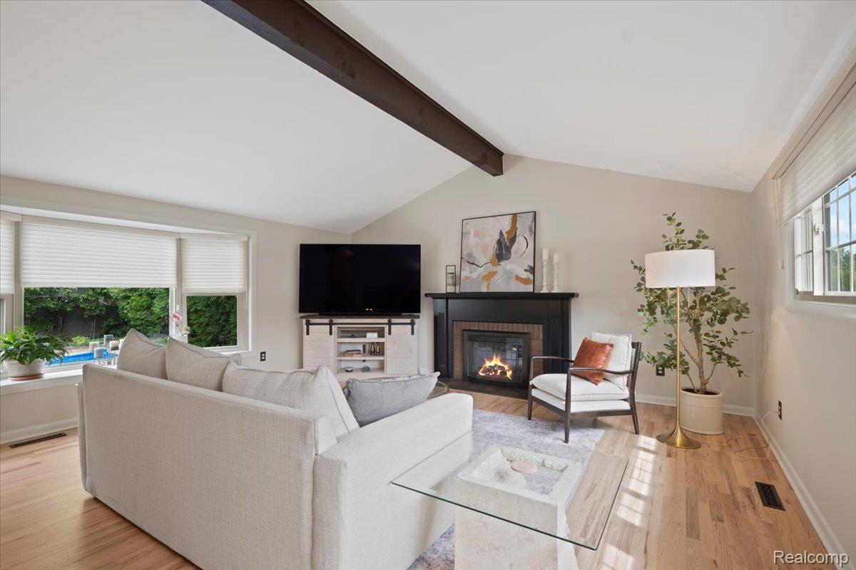 Farmington Hills City, Michigan 48334, United States, 4 Bedrooms Bedrooms, ,3 BathroomsBathrooms,Residential,Pending,139892