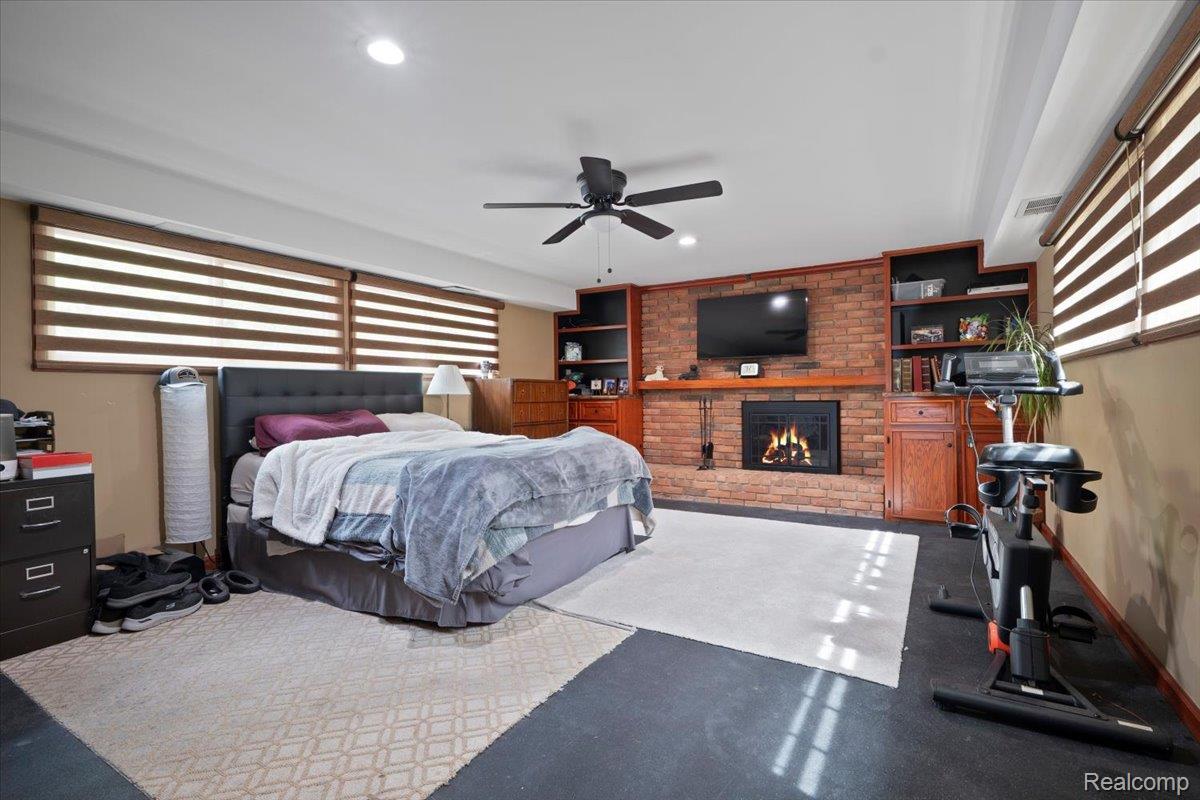 Farmington Hills City, Michigan 48334, United States, 4 Bedrooms Bedrooms, ,3 BathroomsBathrooms,Residential,Pending,139892