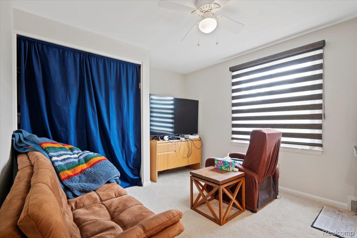 Farmington Hills City, Michigan 48334, United States, 4 Bedrooms Bedrooms, ,3 BathroomsBathrooms,Residential,Pending,139892