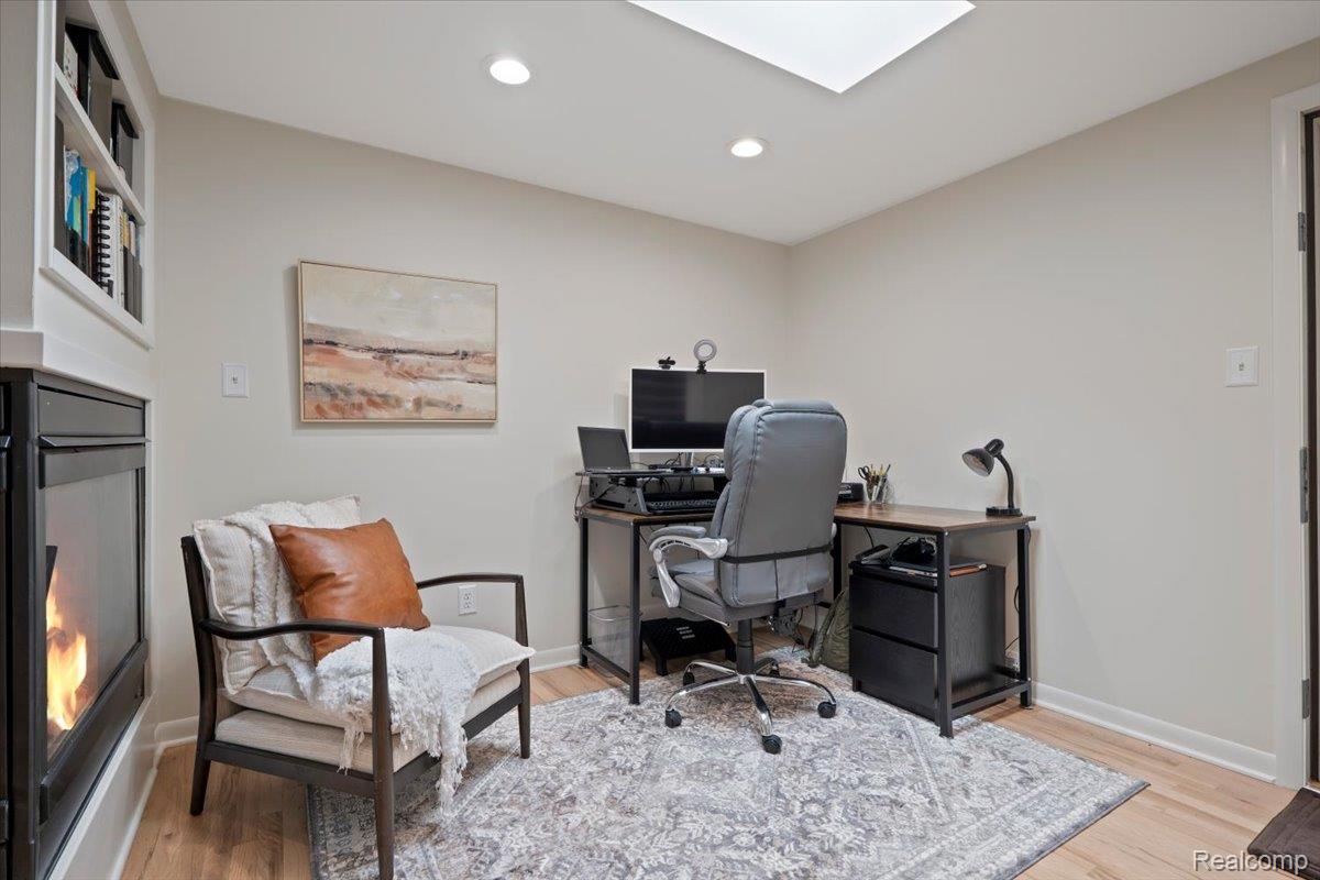 Farmington Hills City, Michigan 48334, United States, 4 Bedrooms Bedrooms, ,3 BathroomsBathrooms,Residential,Pending,139892