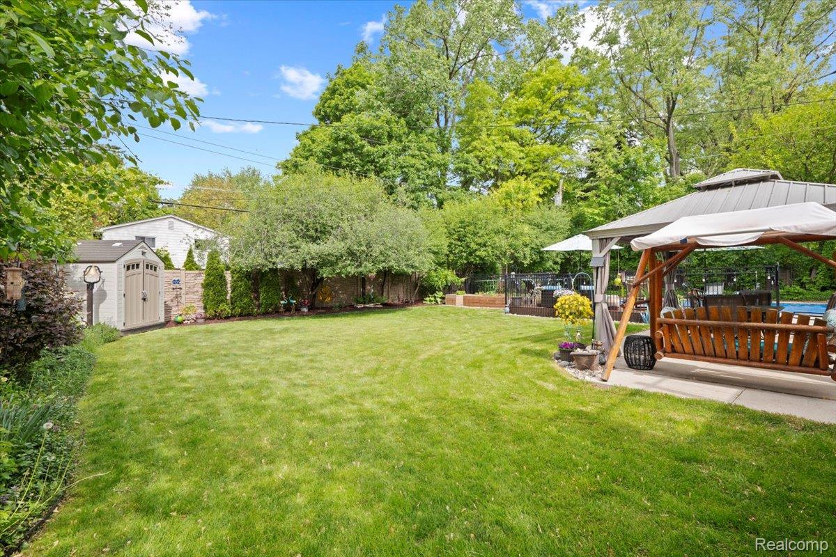 Farmington Hills City, Michigan 48334, United States, 4 Bedrooms Bedrooms, ,3 BathroomsBathrooms,Residential,Pending,139892