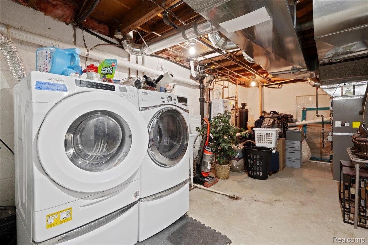 Farmington Hills City, Michigan 48334, United States, 4 Bedrooms Bedrooms, ,3 BathroomsBathrooms,Residential,Pending,139892