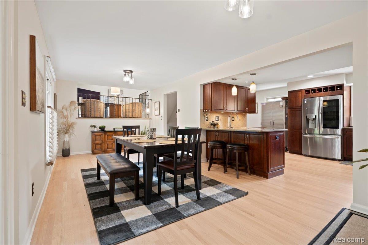 Farmington Hills City, Michigan 48334, United States, 4 Bedrooms Bedrooms, ,3 BathroomsBathrooms,Residential,Pending,139892