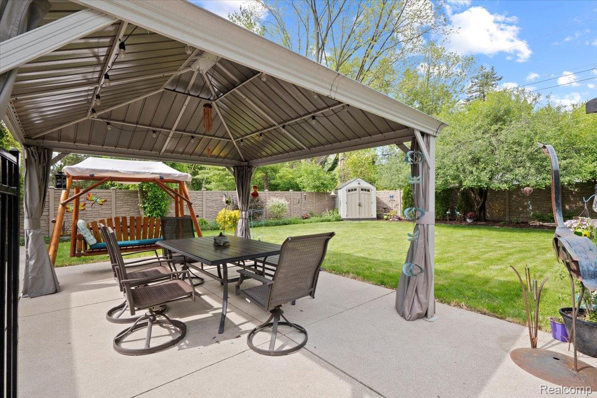 Farmington Hills City, Michigan 48334, United States, 4 Bedrooms Bedrooms, ,3 BathroomsBathrooms,Residential,Pending,139892