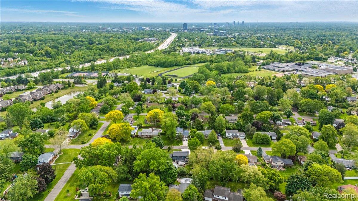 Farmington Hills City, Michigan 48334, United States, 4 Bedrooms Bedrooms, ,3 BathroomsBathrooms,Residential,Pending,139892