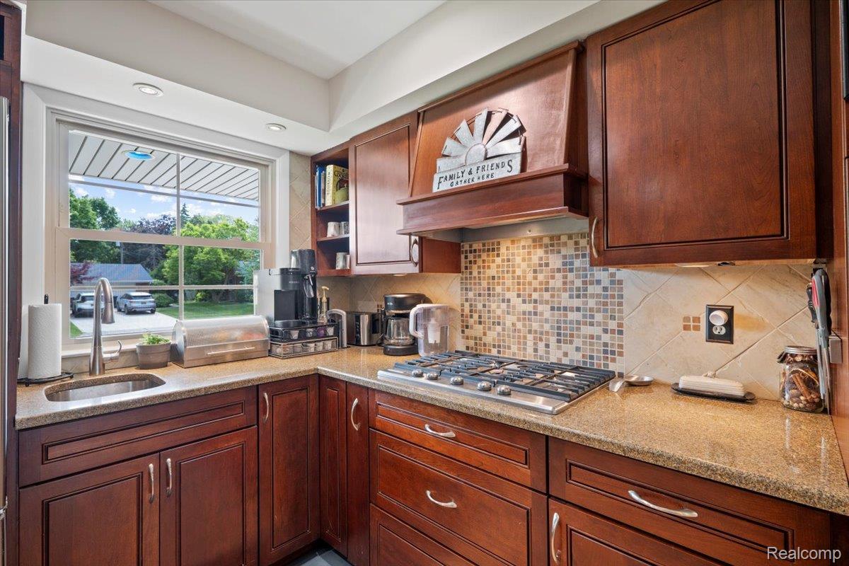 Farmington Hills City, Michigan 48334, United States, 4 Bedrooms Bedrooms, ,3 BathroomsBathrooms,Residential,Pending,139892