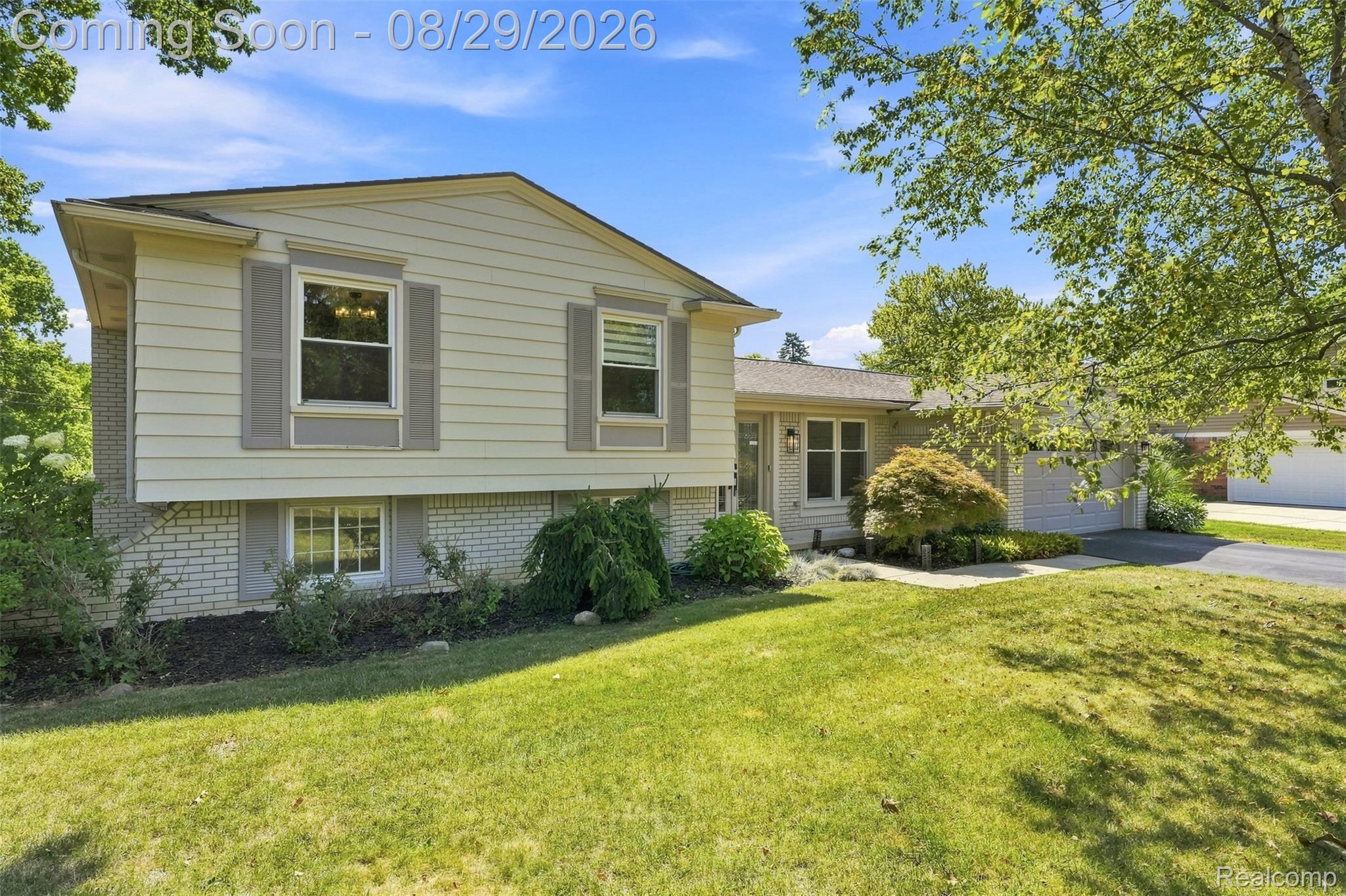 4243 Iverness Lane