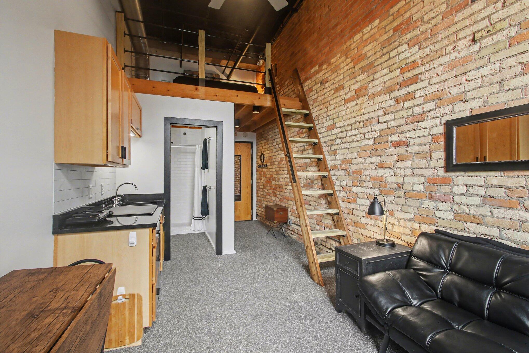 500 Erie Street 204