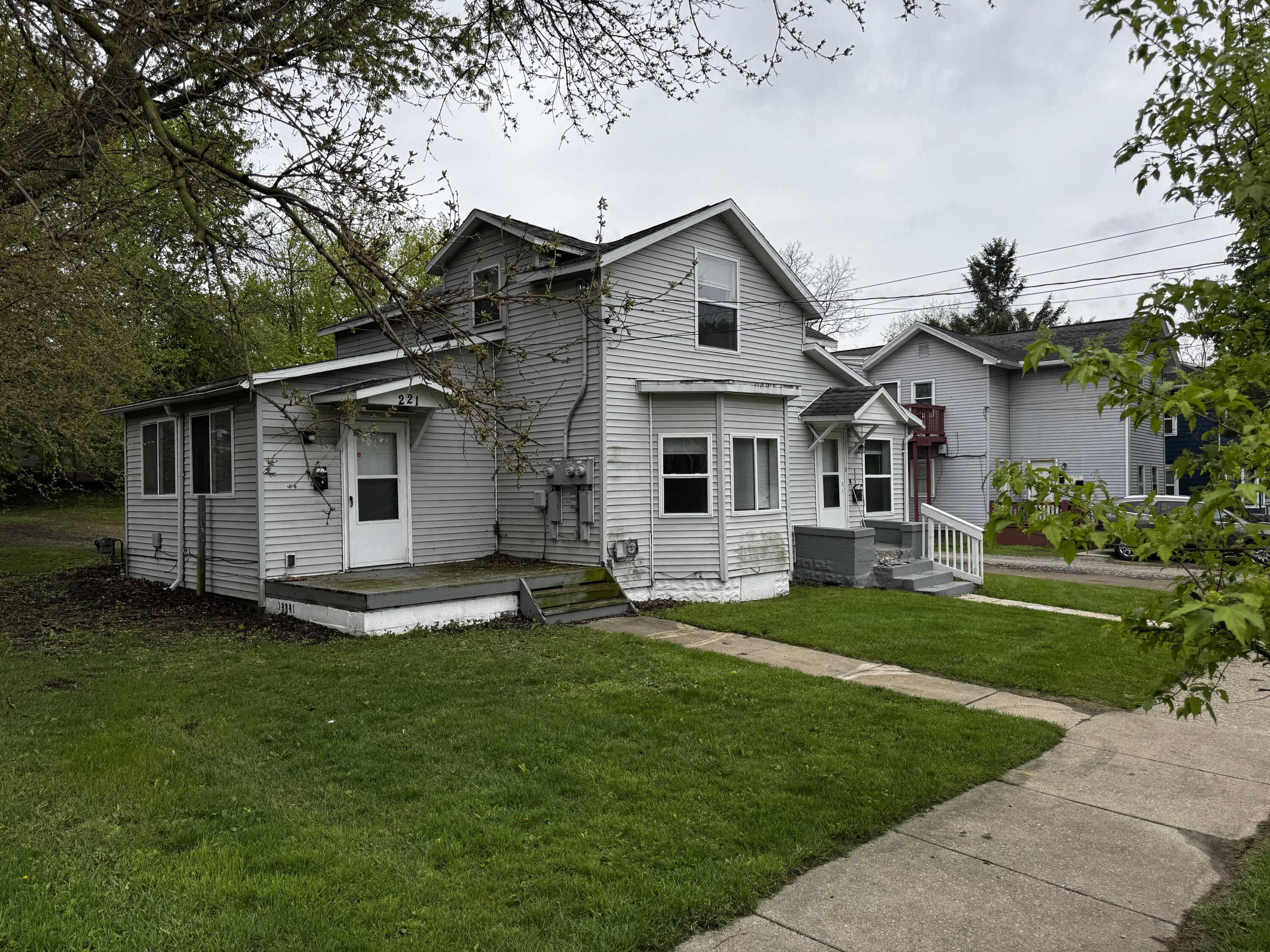 221-223 W Mason Street