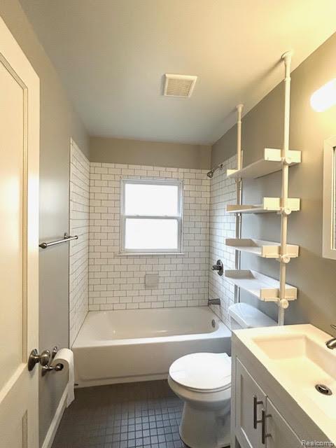 Ferndale City, Michigan 48220, United States, 3 Bedrooms Bedrooms, ,2 BathroomsBathrooms,Residential,Pending,168577