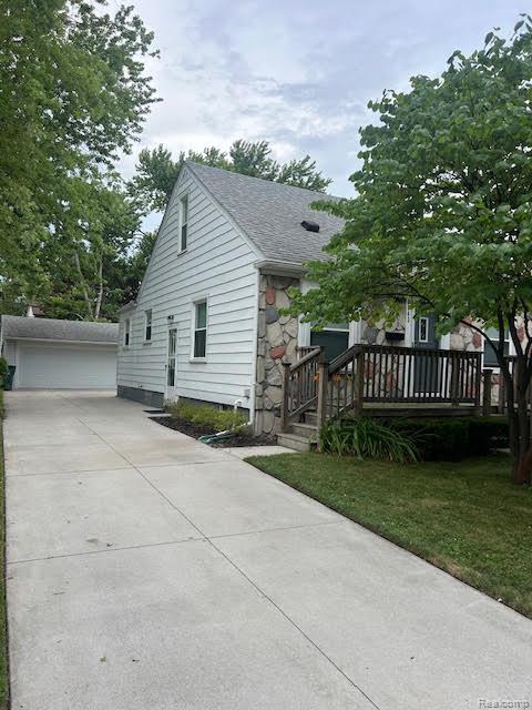 1543 Woodward Heights Heights