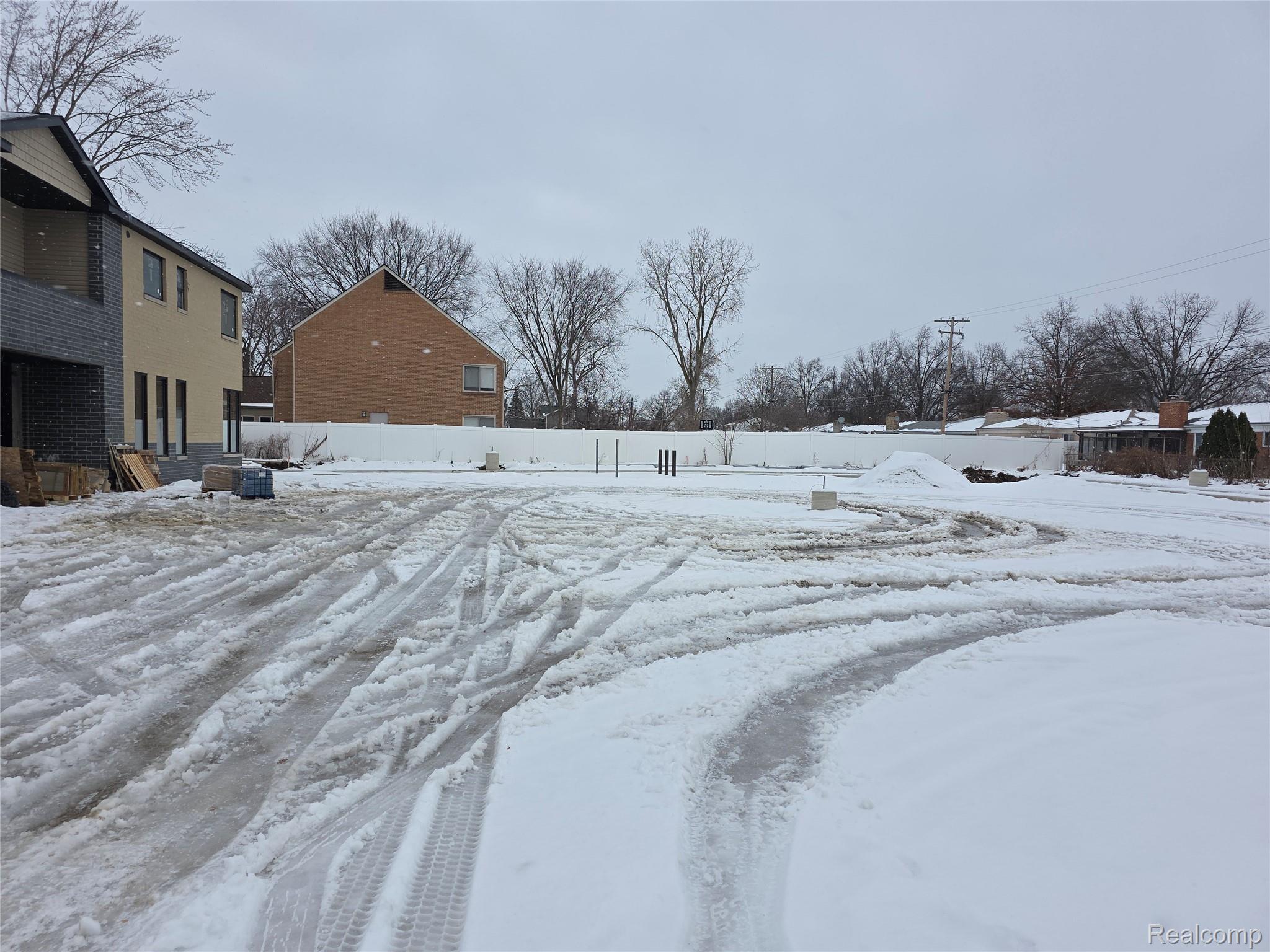 6428 N Inkster Road N